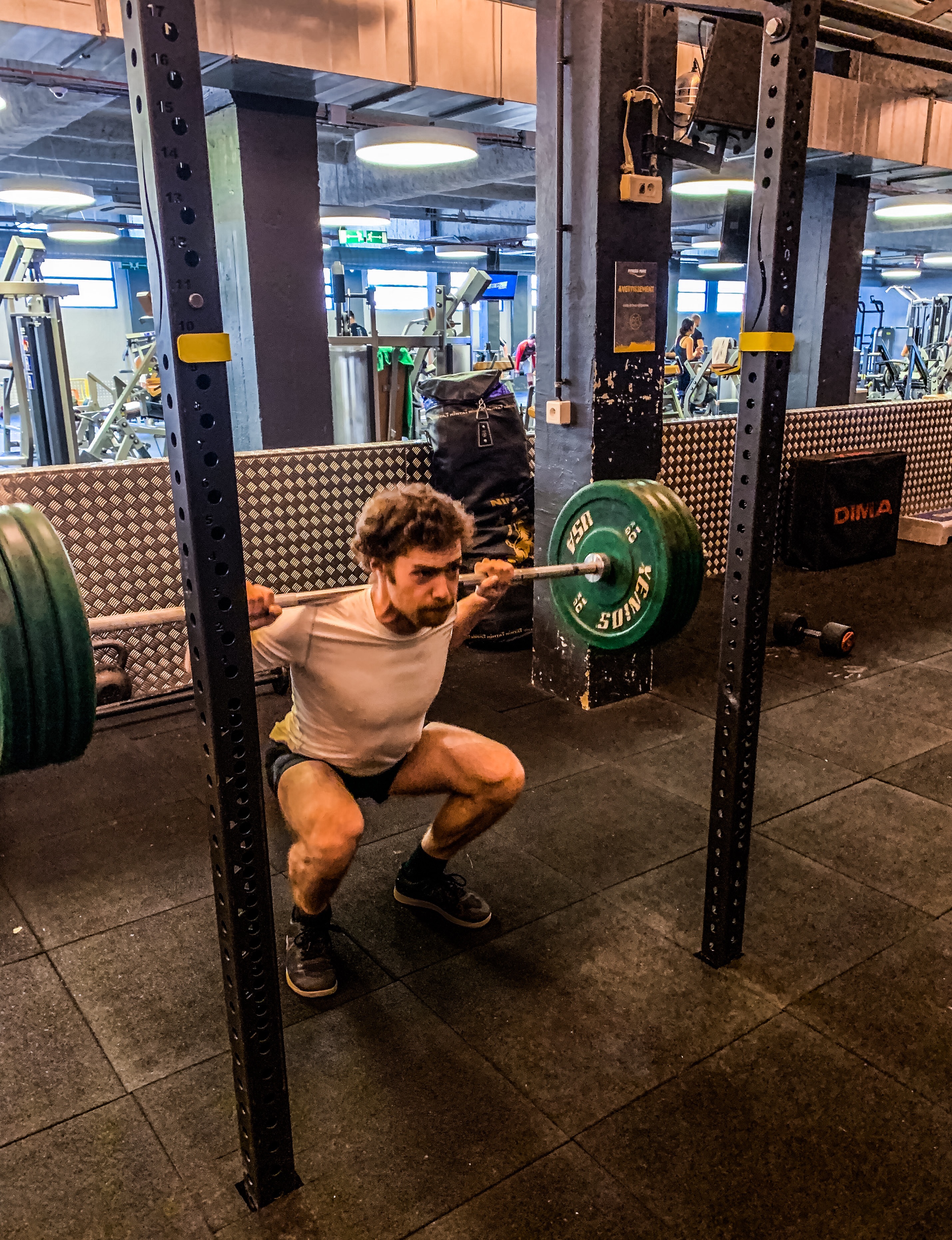 Travail de squat pendant une séance de renforcement.